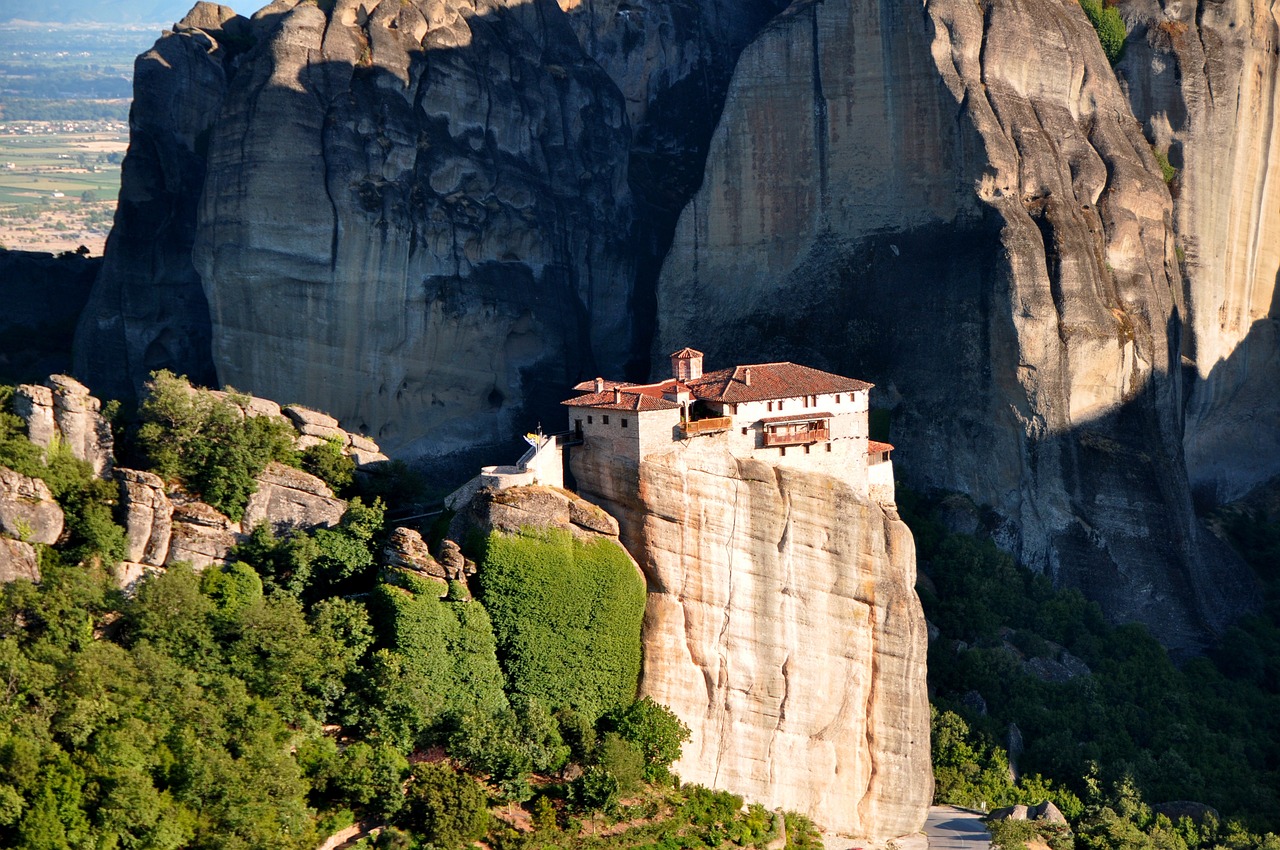 meteora-monasteries-g860c872e6_1280