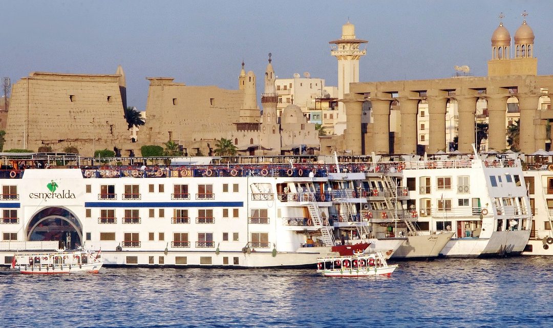 Luxor: ontdek de eeuwenoude pracht van tempelcomplexen en koninklijke graven.